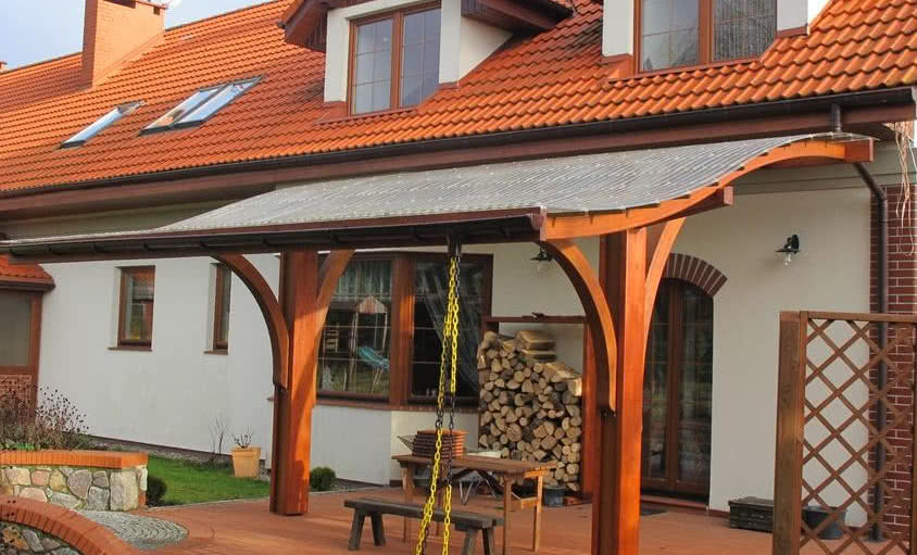Dach nad tarasem