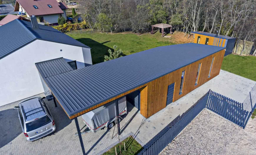 Dach jednospadowy - tani i efektowny sposób na pokrycie budynku